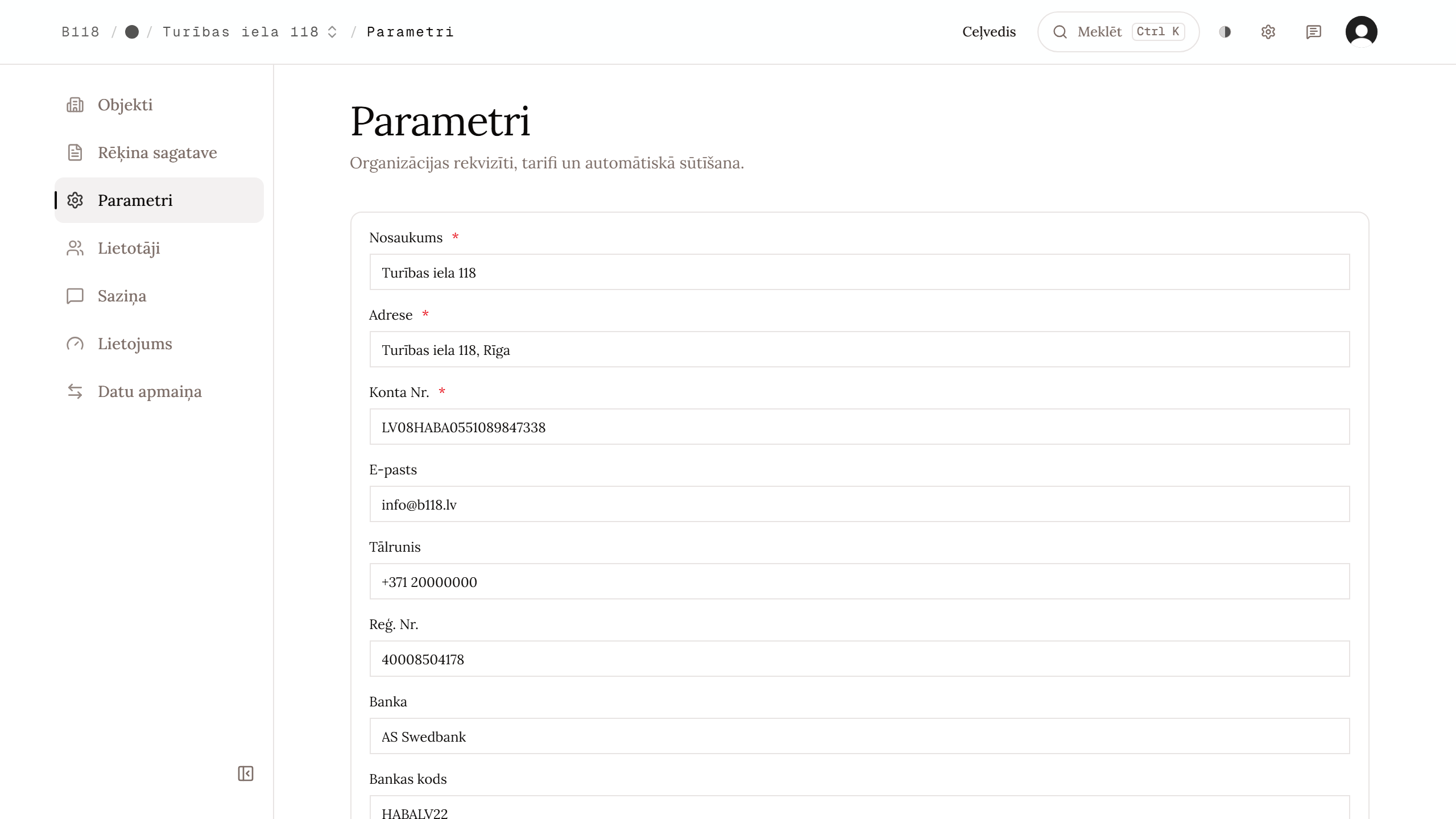 Organizācijas parametru panelis ar rekvizītiem un noklusējumiem.
